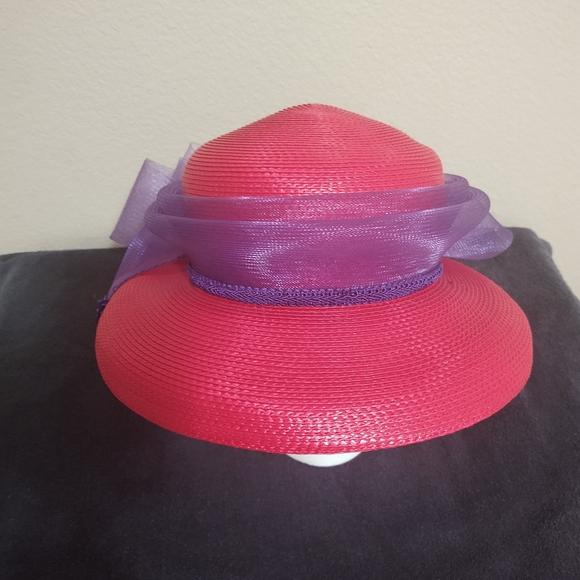 Red Hat - Picture 2 of 3